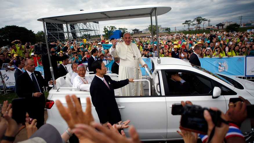 South Korea Pope crowd.jpg